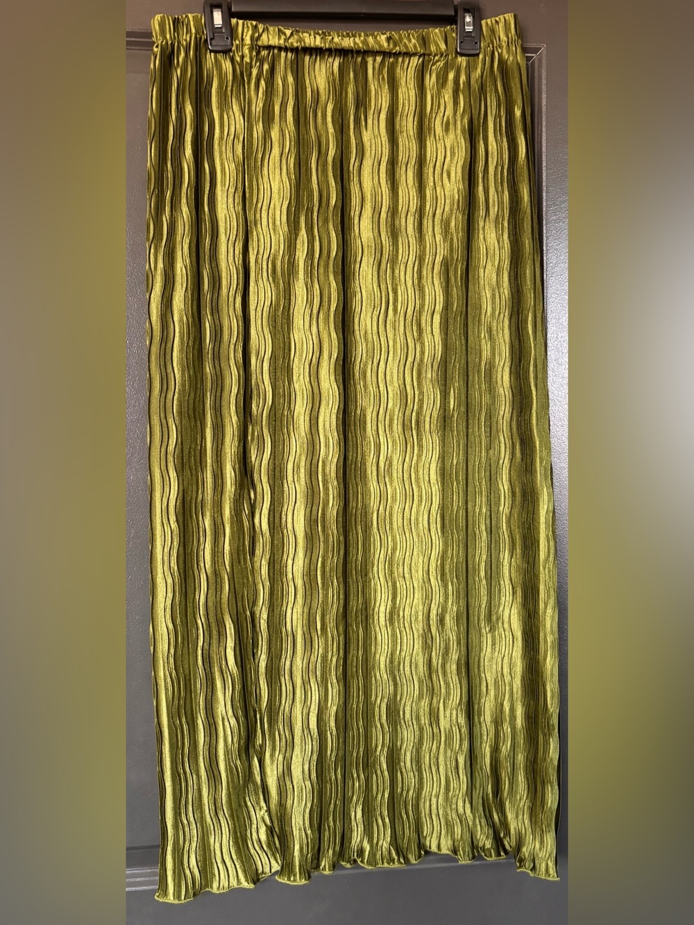 Olive Green Wave-Textured Maxi Skirt